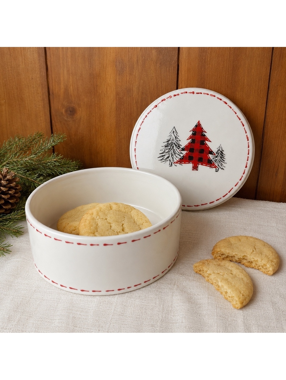 North Pole Bed & Breakfast Christmas Covered Dish Buffalo Plaid Tree 7 Inch